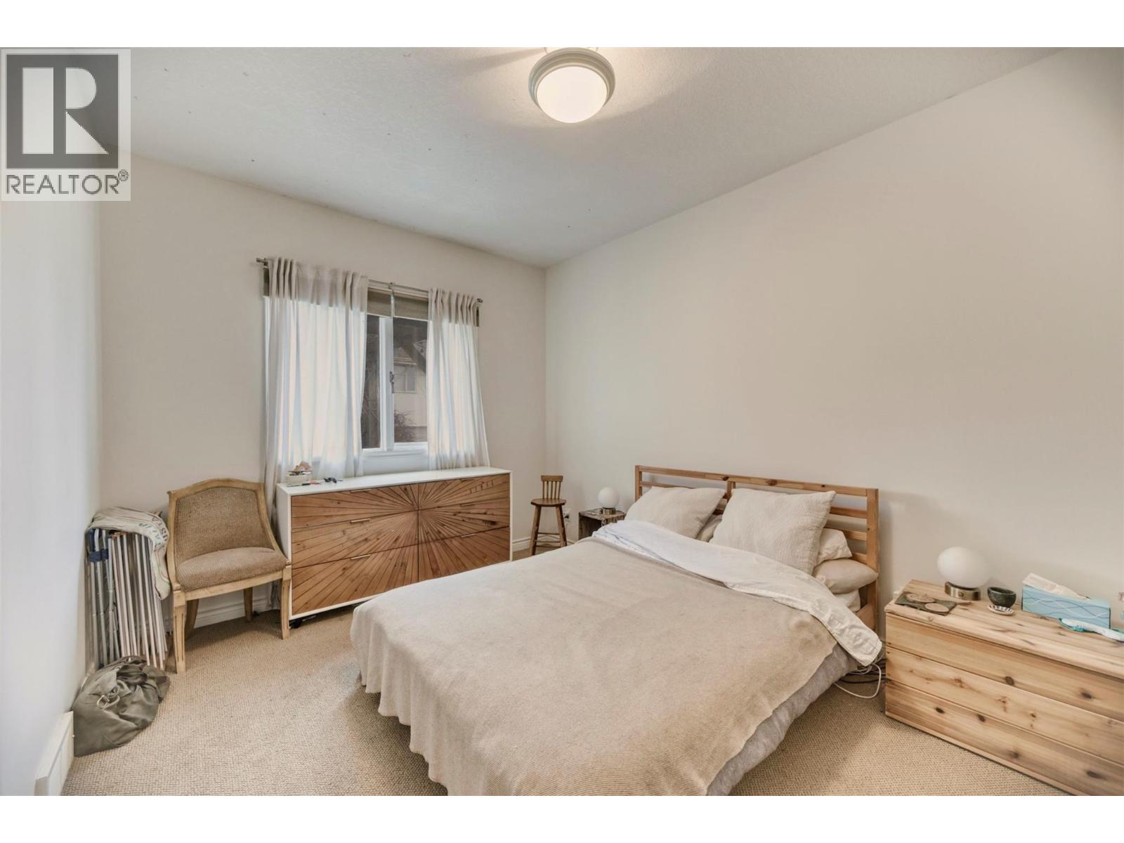 1282 Corbishley Avenue