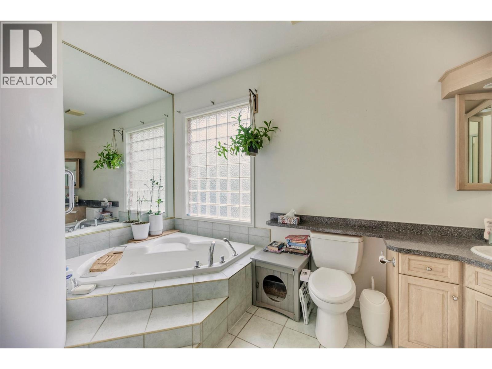 1282 Corbishley Avenue