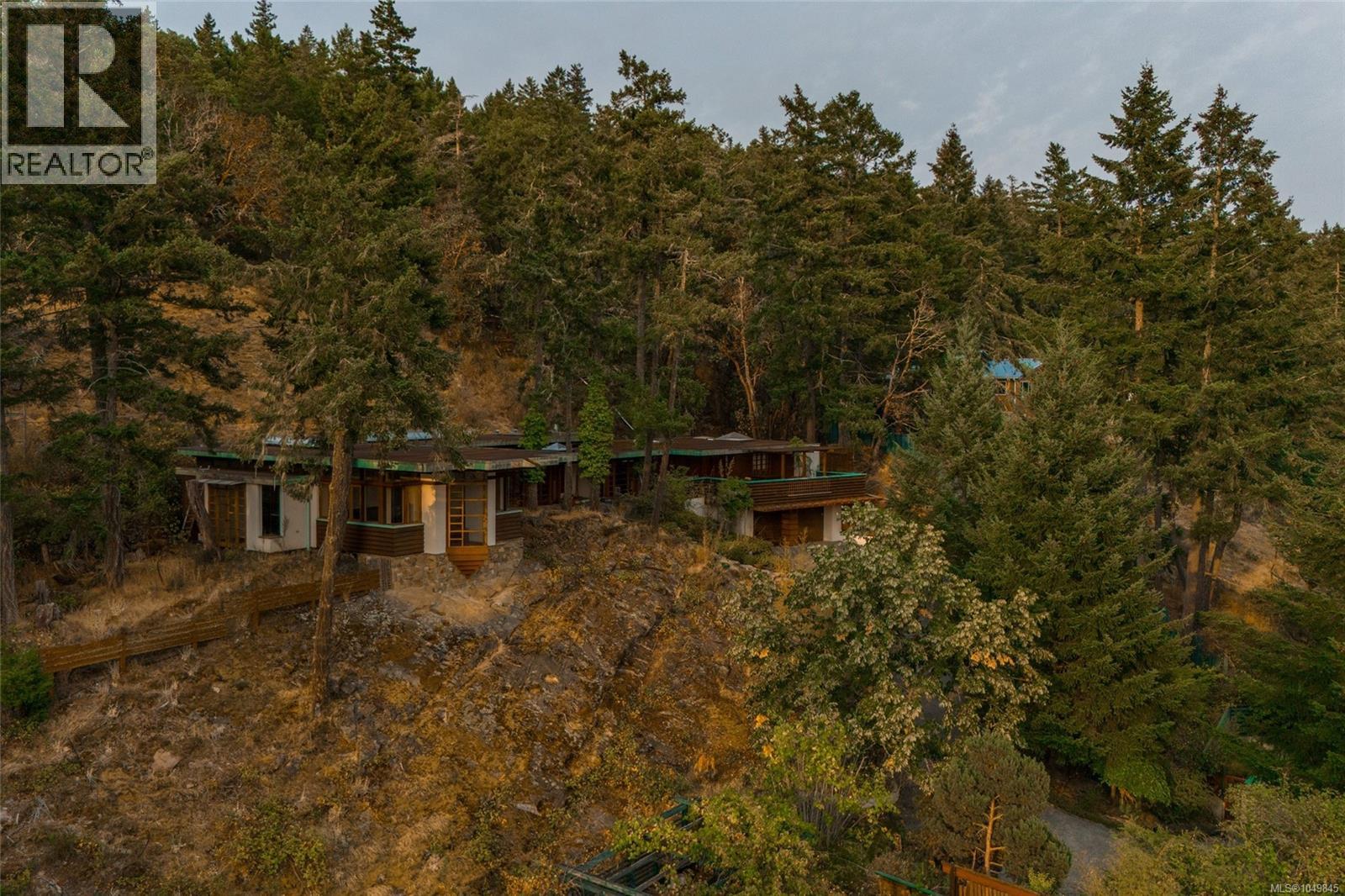 3326 Port Washington Rd