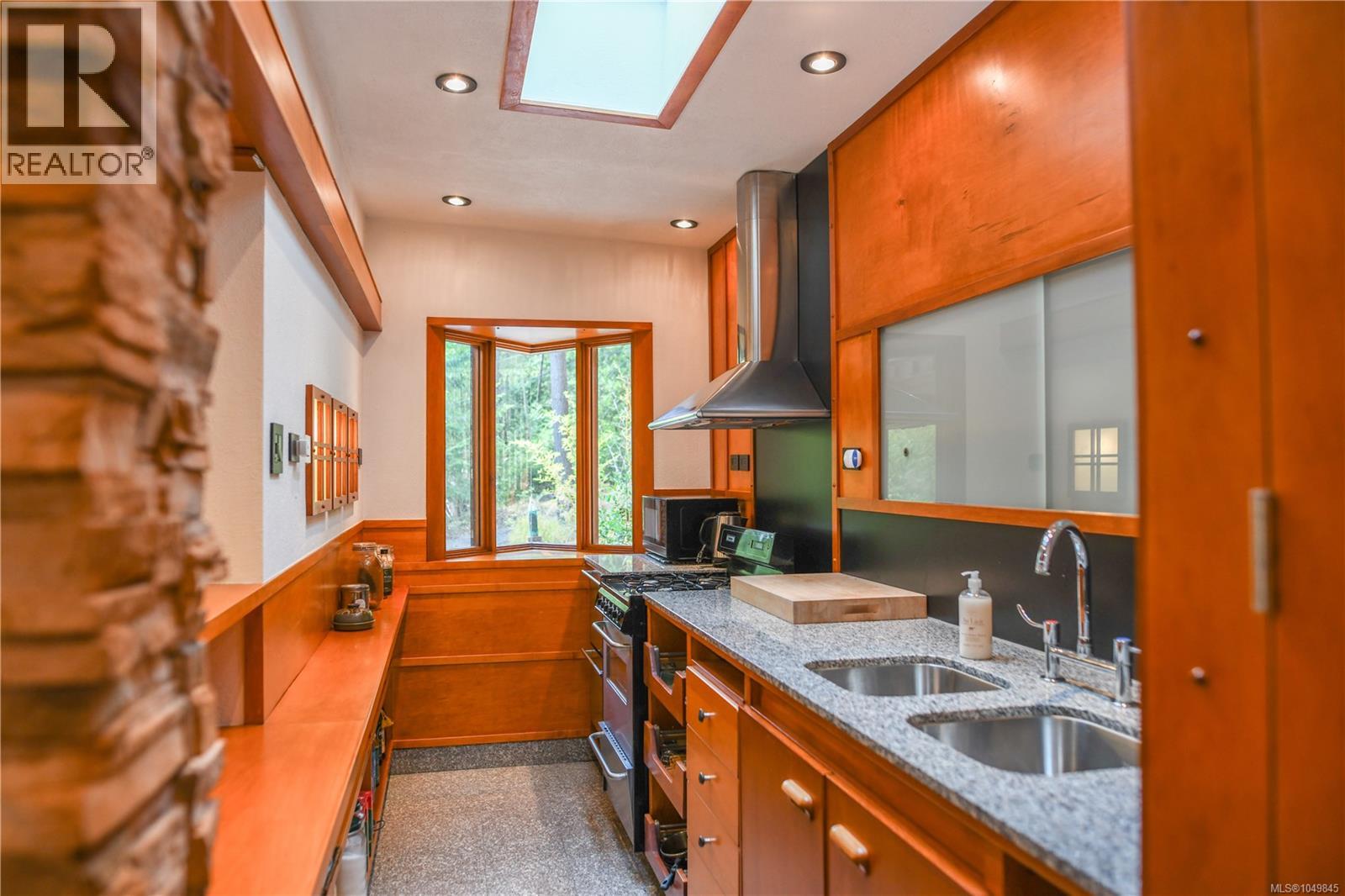 3326 Port Washington Rd