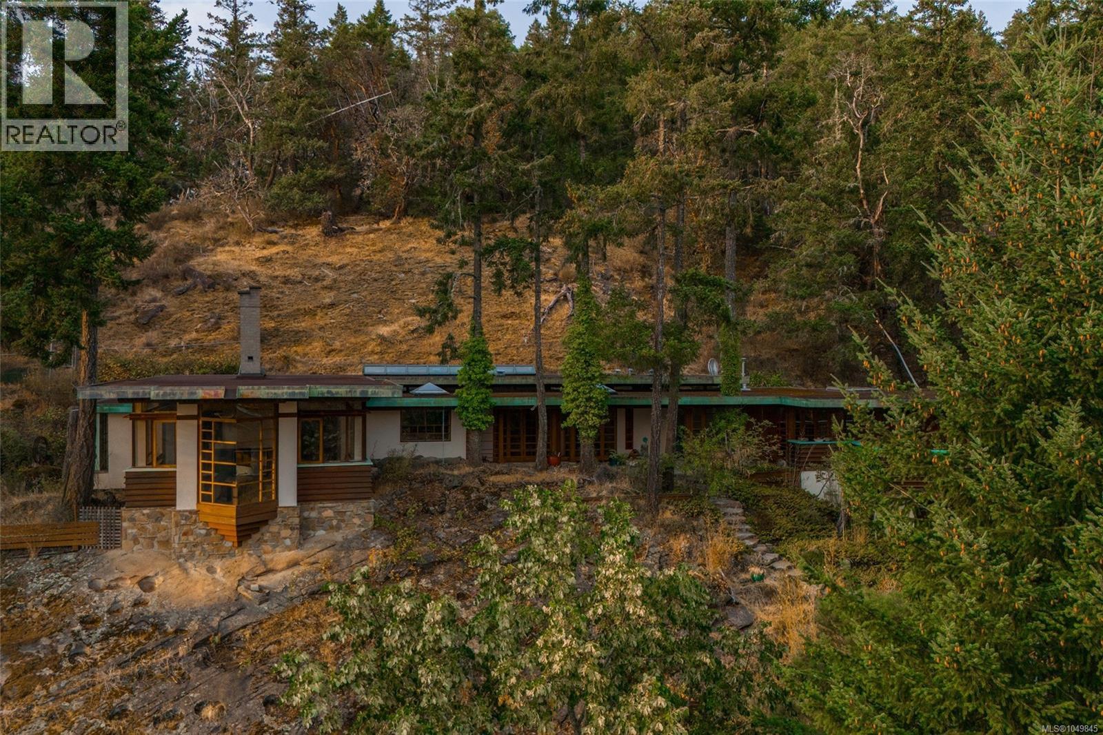 3326 Port Washington Rd
