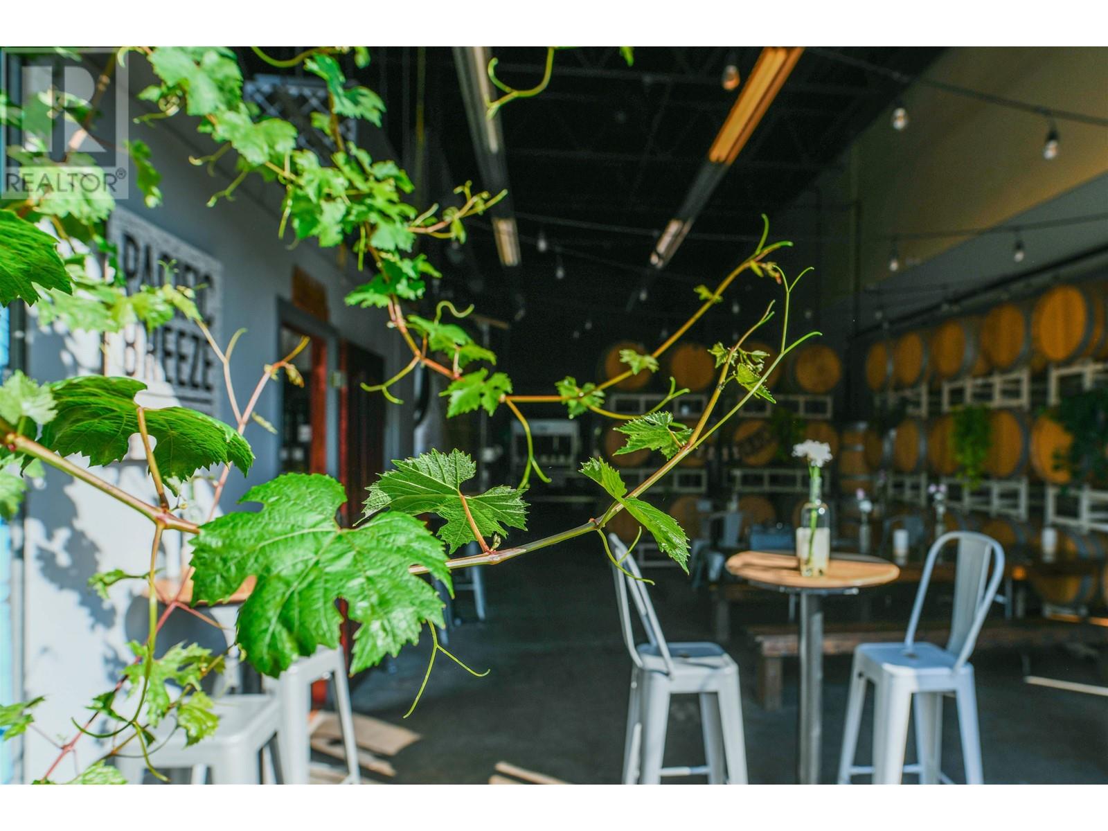 6 320 STEWARDSON WAY