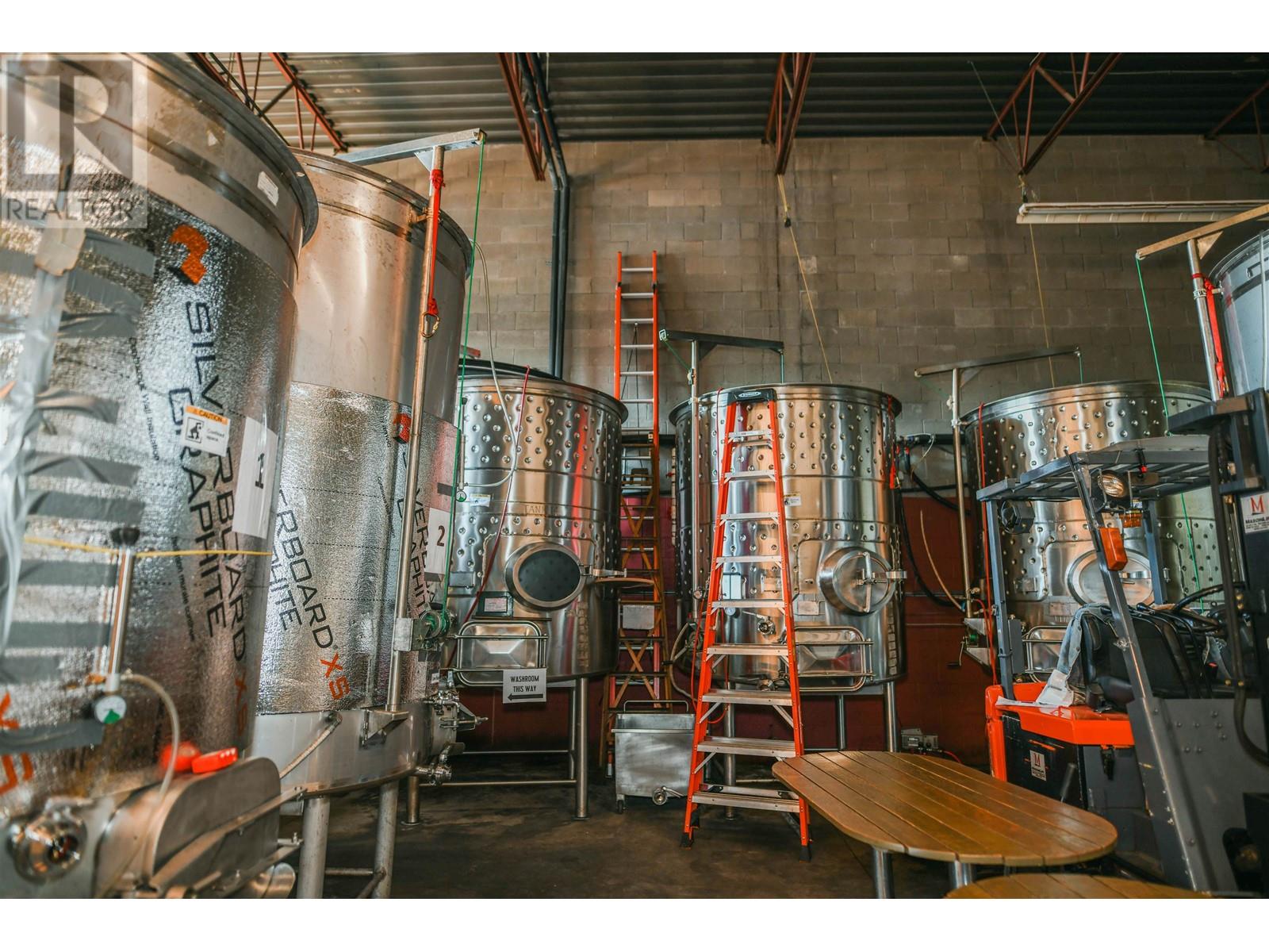 6 320 STEWARDSON WAY