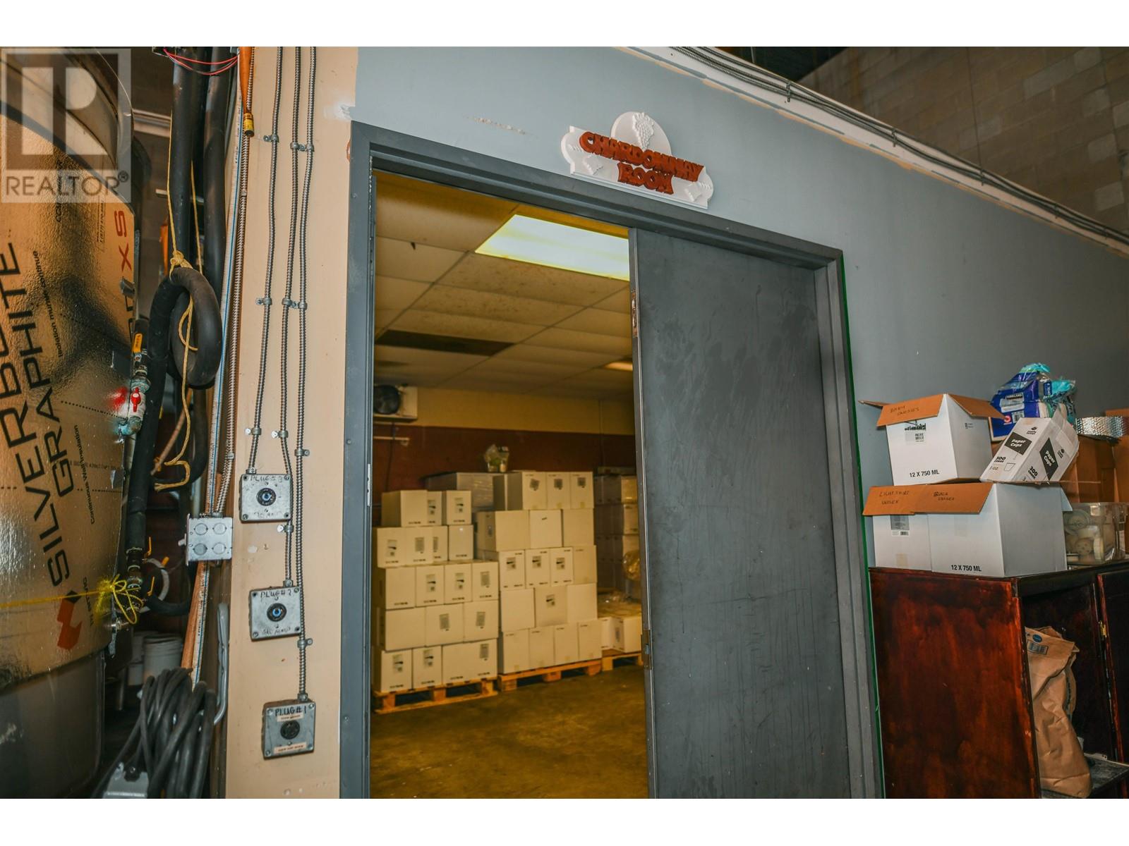 6 320 STEWARDSON WAY