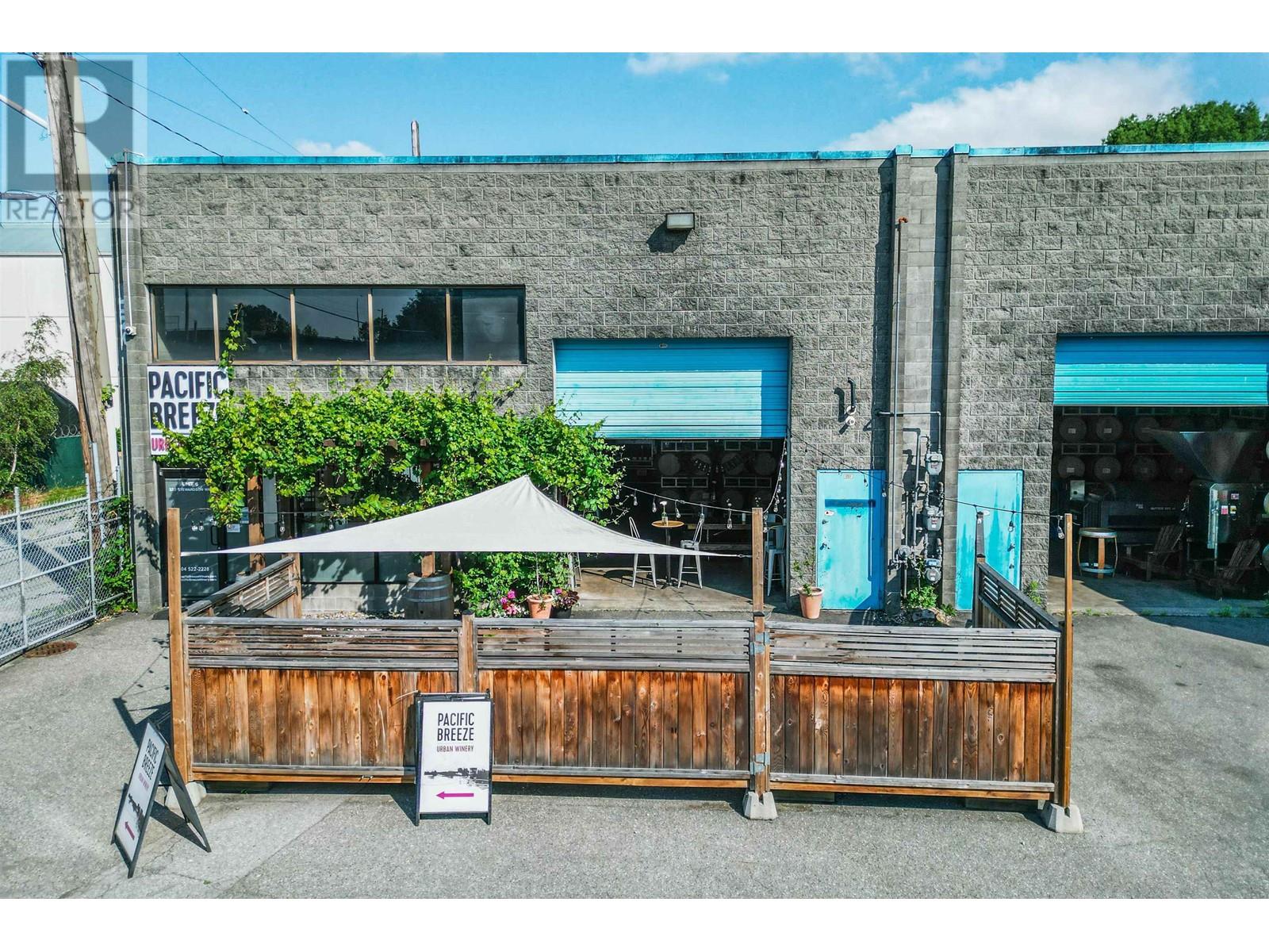 6 320 STEWARDSON WAY