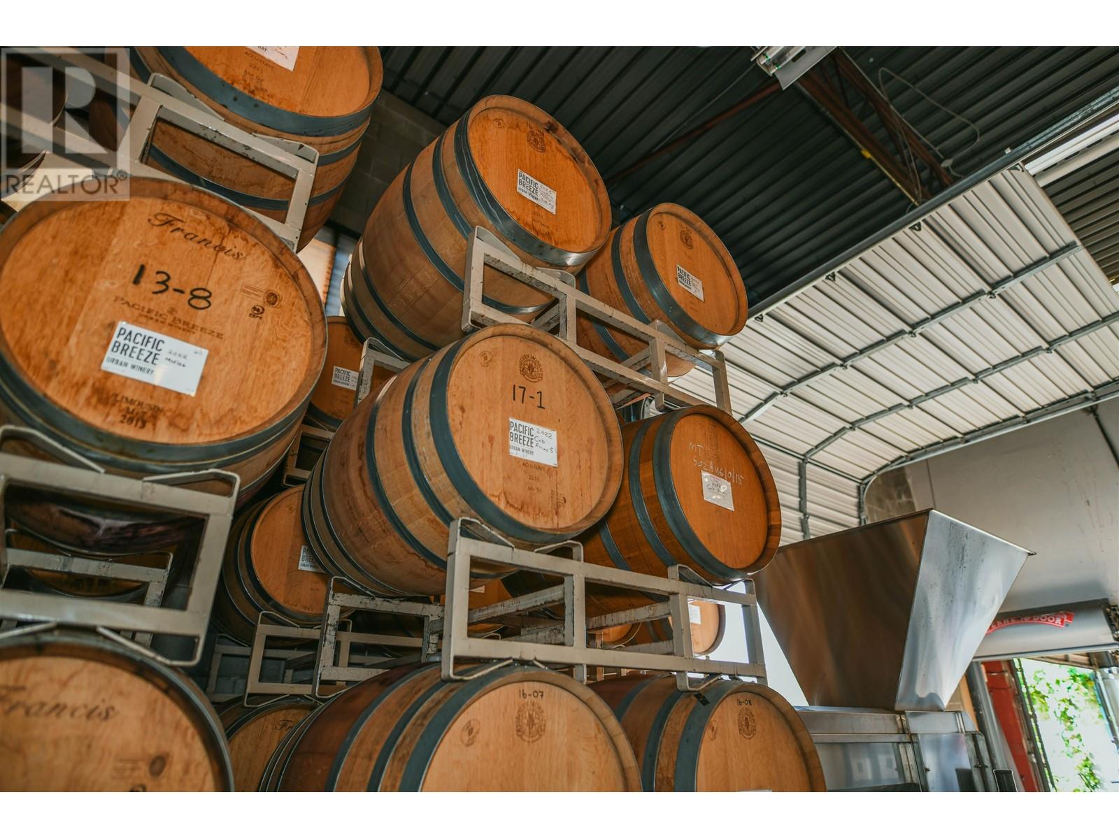 6 320 STEWARDSON WAY