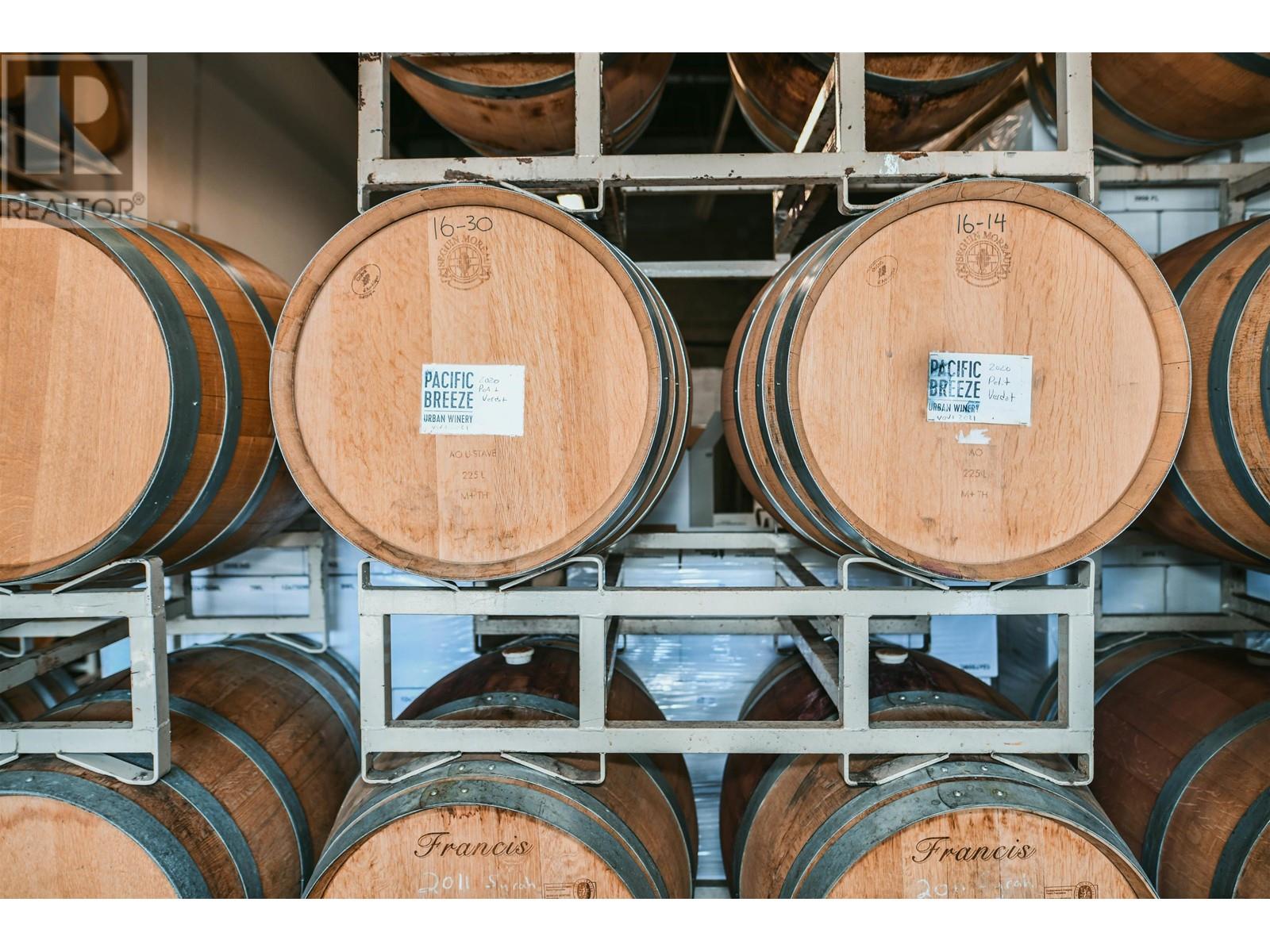 6 320 STEWARDSON WAY