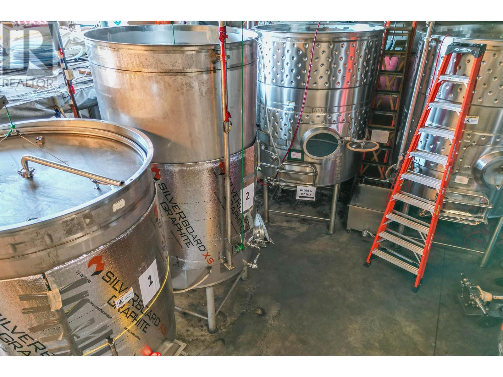 6 320 STEWARDSON WAY