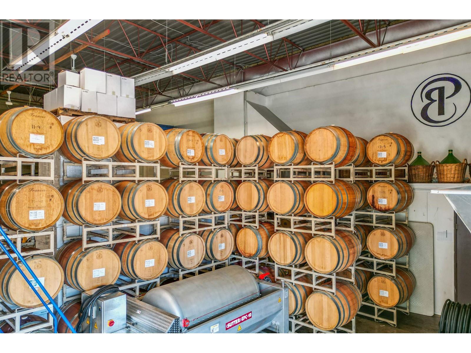 6 320 STEWARDSON WAY