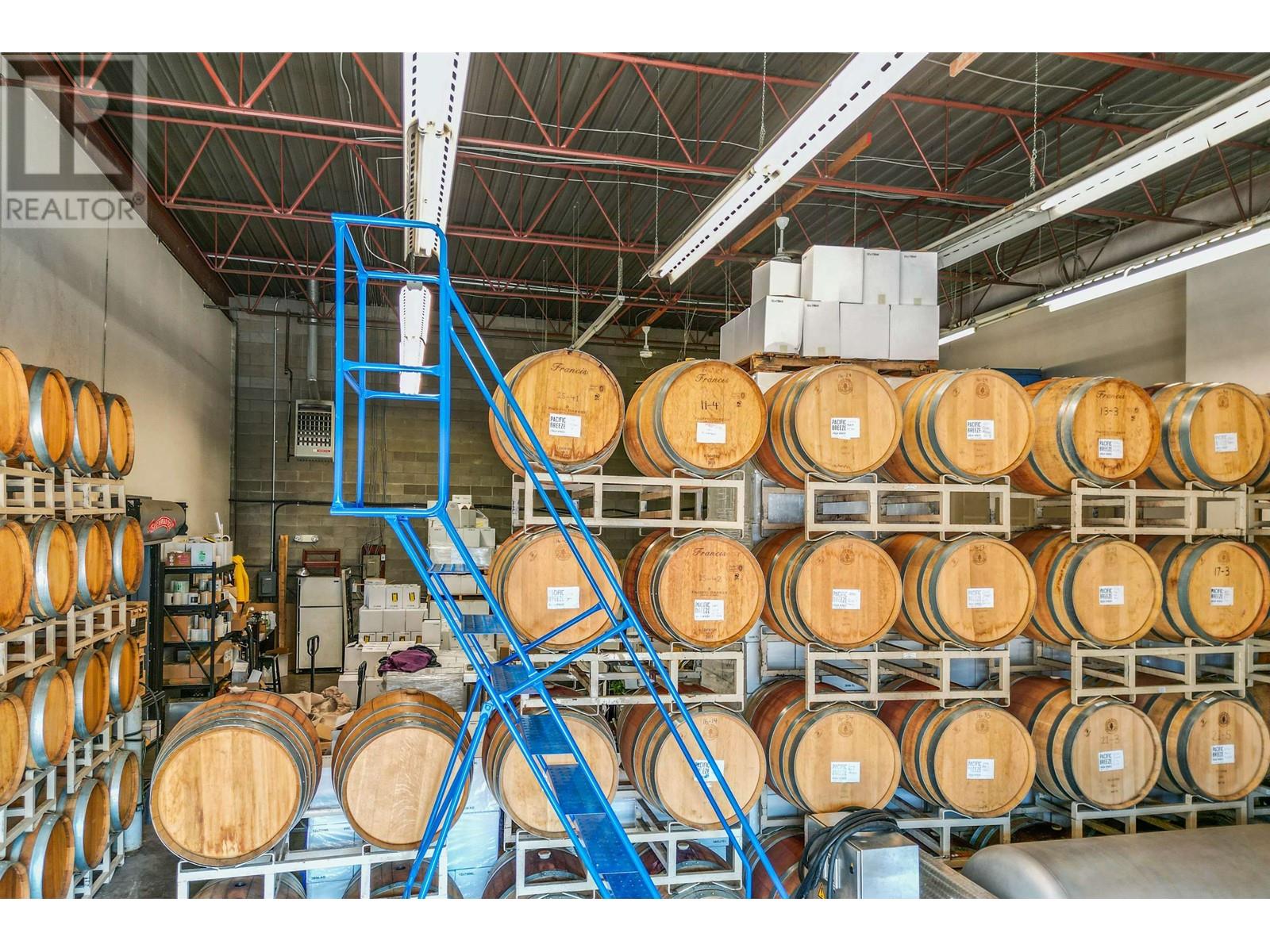 6 320 STEWARDSON WAY