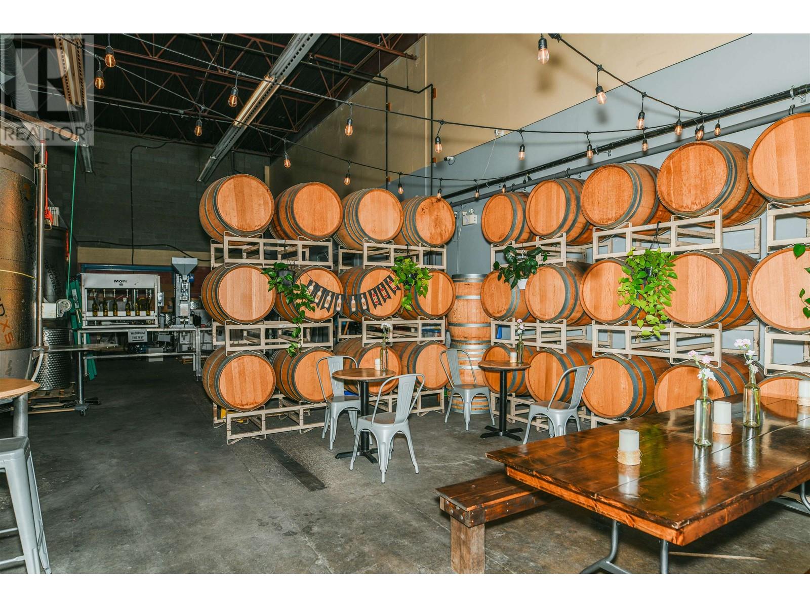 6 320 STEWARDSON WAY