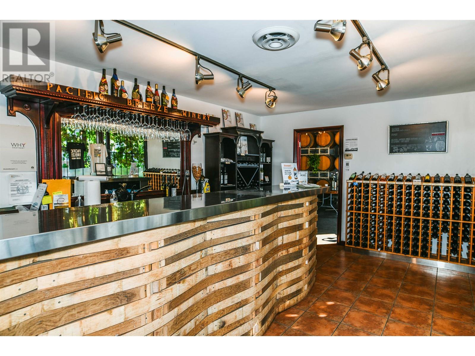 6 320 STEWARDSON WAY