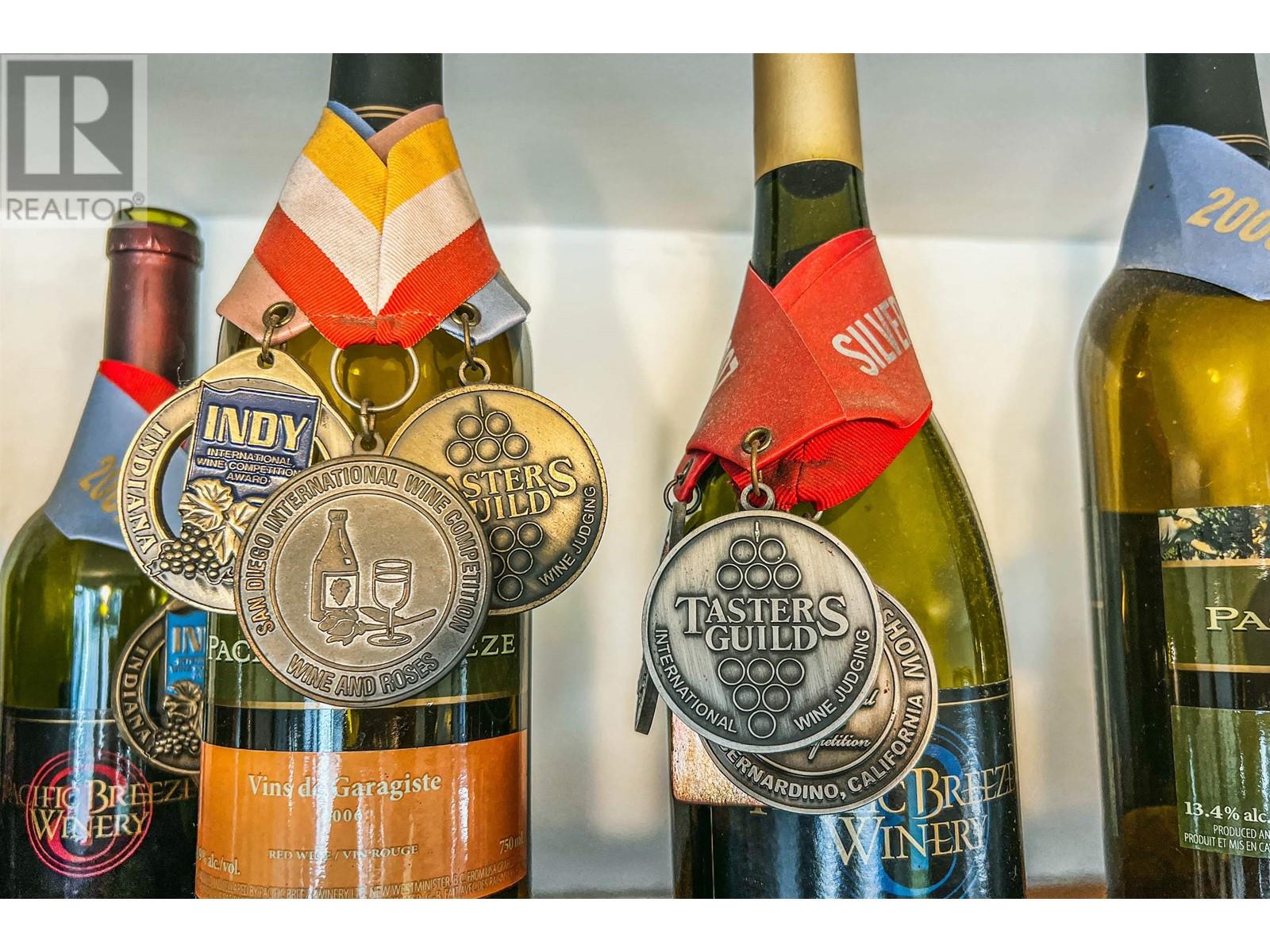 6 320 STEWARDSON WAY