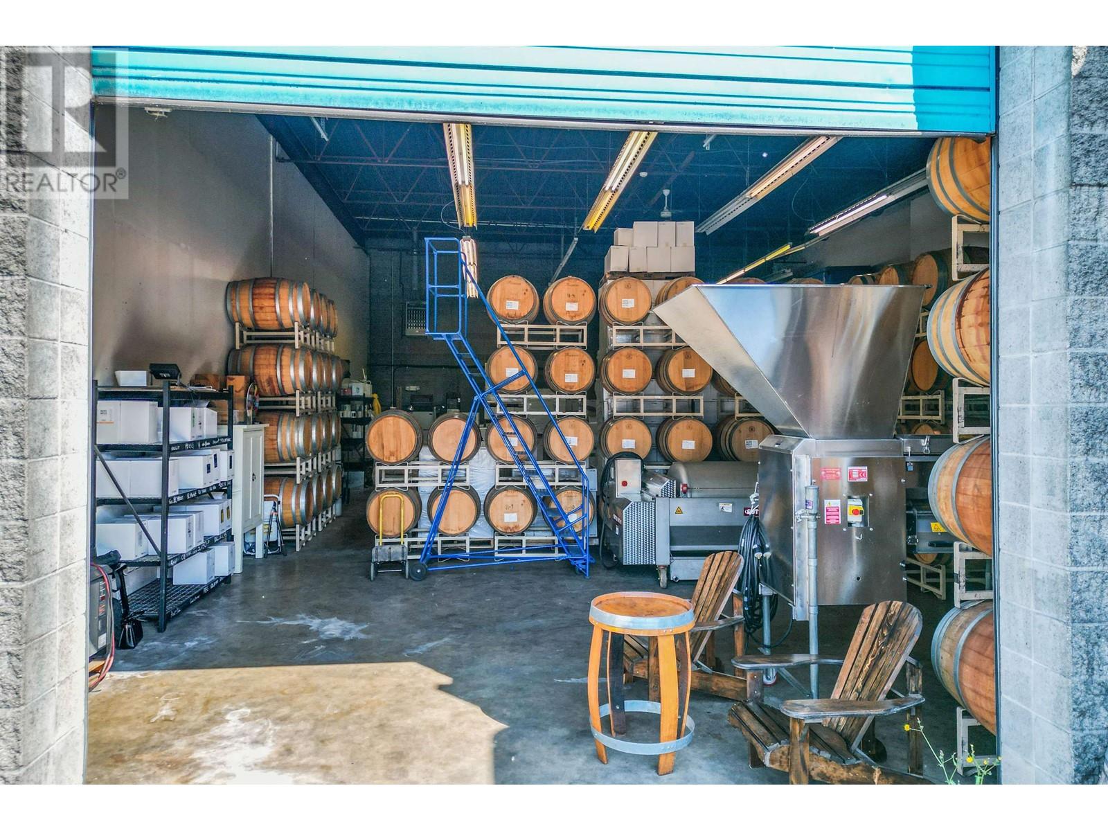 6 320 STEWARDSON WAY