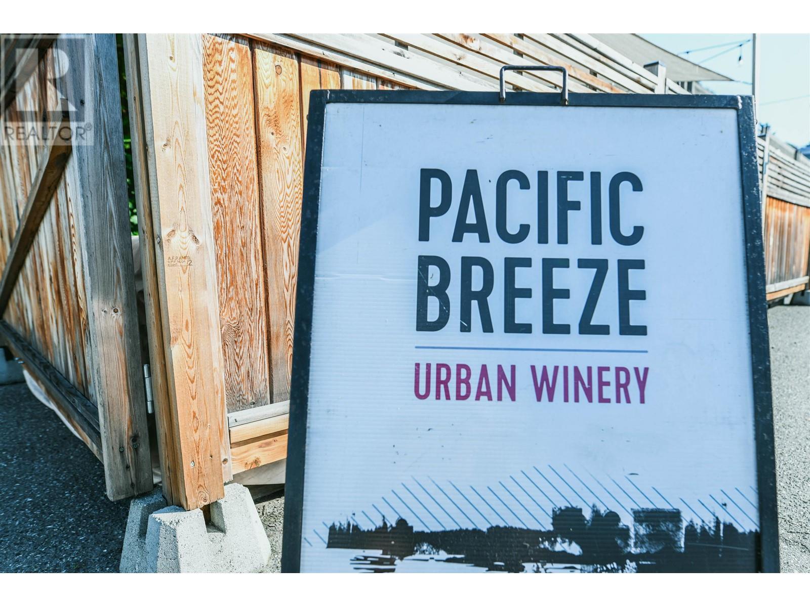 6 320 STEWARDSON WAY