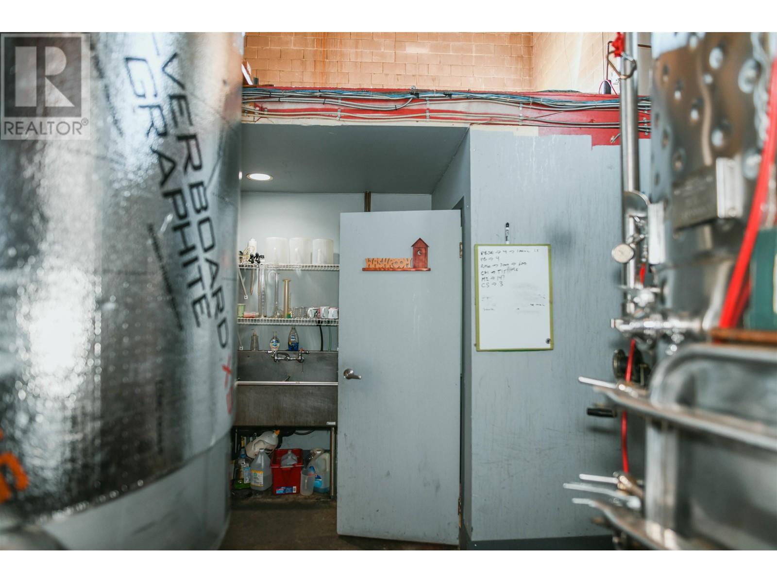 6 320 STEWARDSON WAY