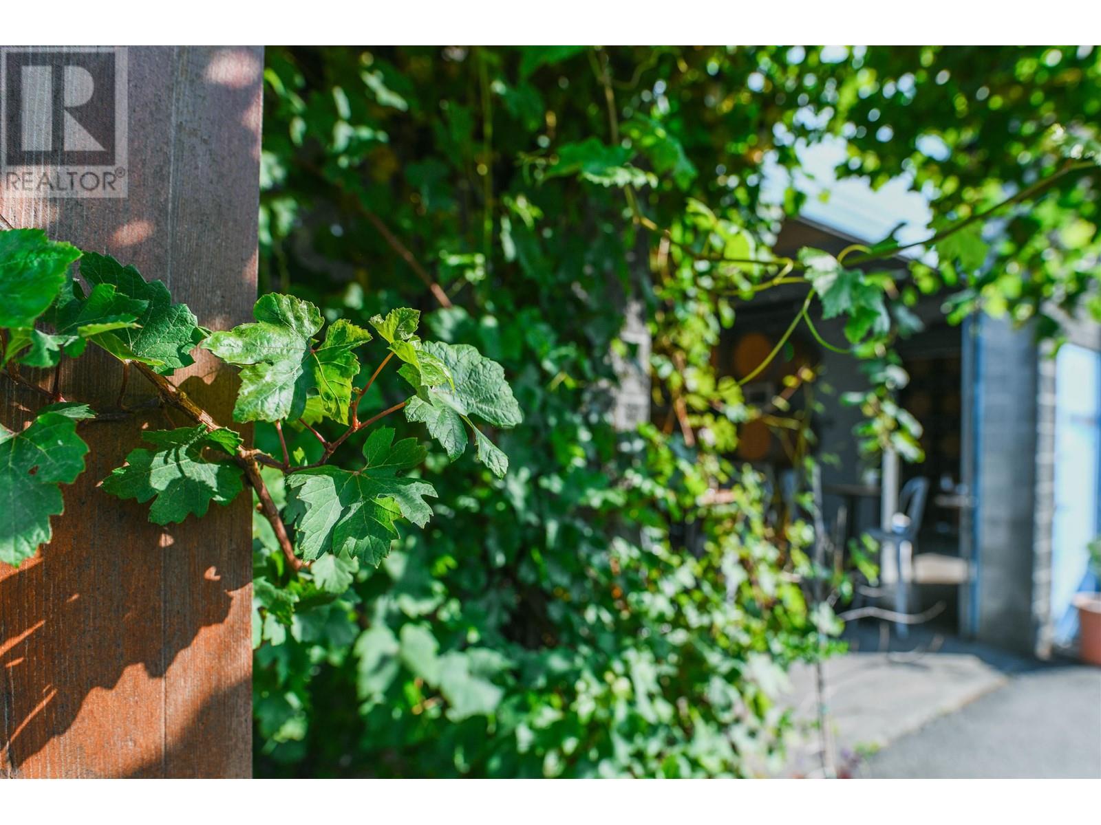 6 320 STEWARDSON WAY