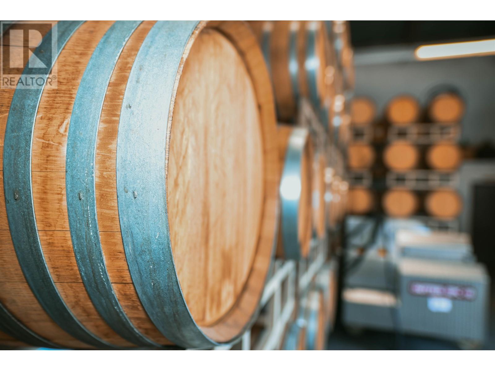 6 320 STEWARDSON WAY