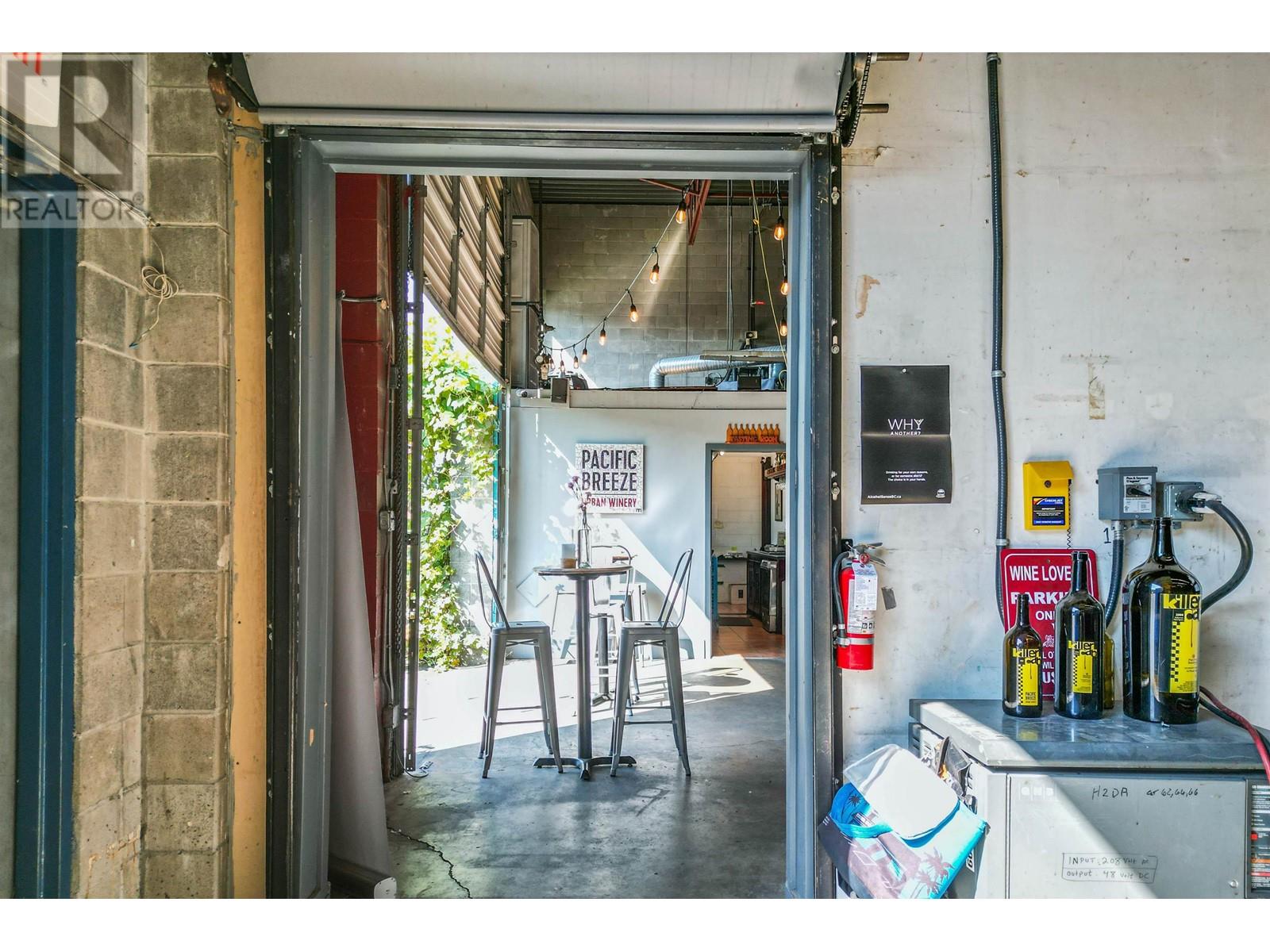 6 320 STEWARDSON WAY