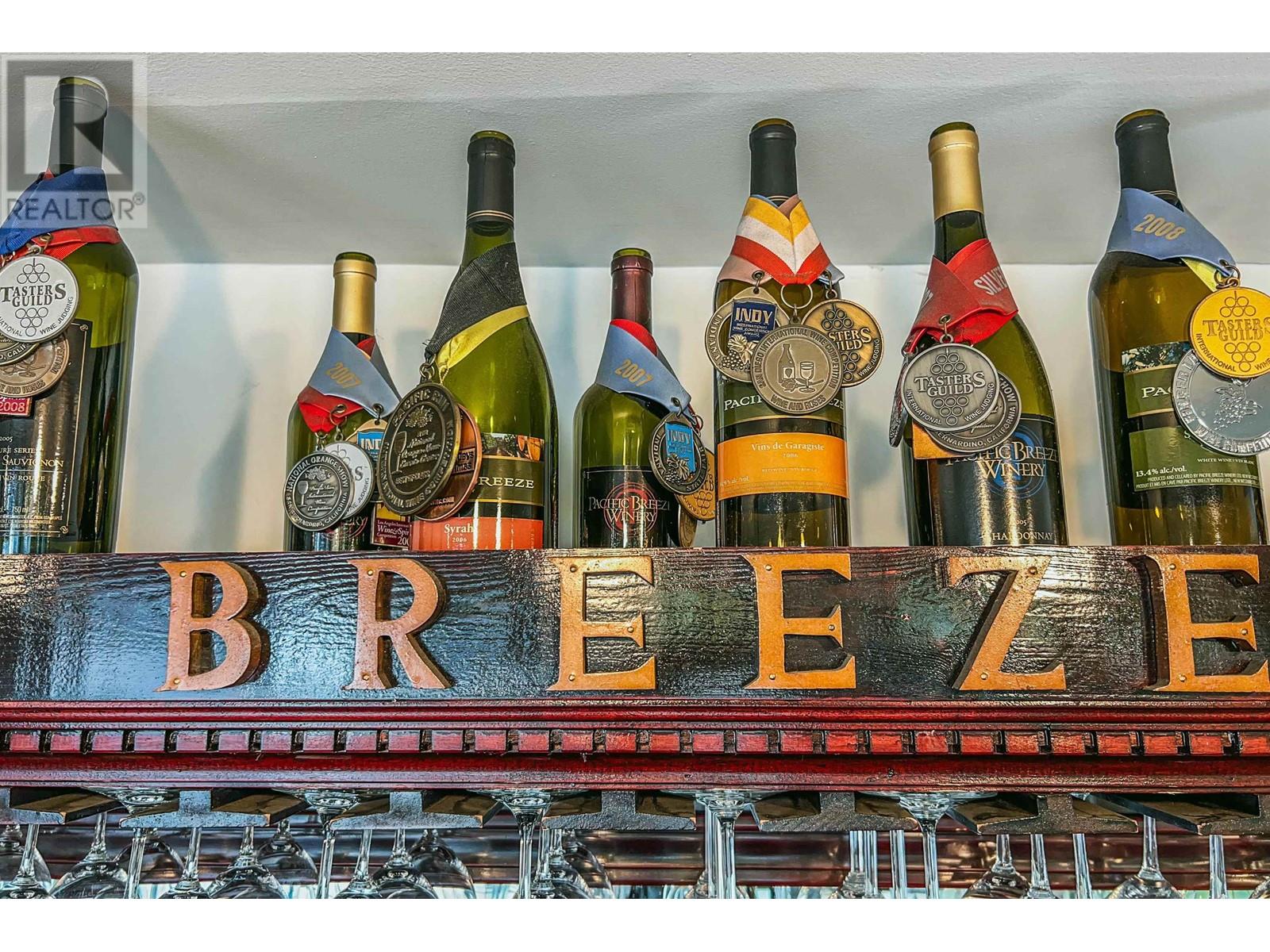 6 320 STEWARDSON WAY