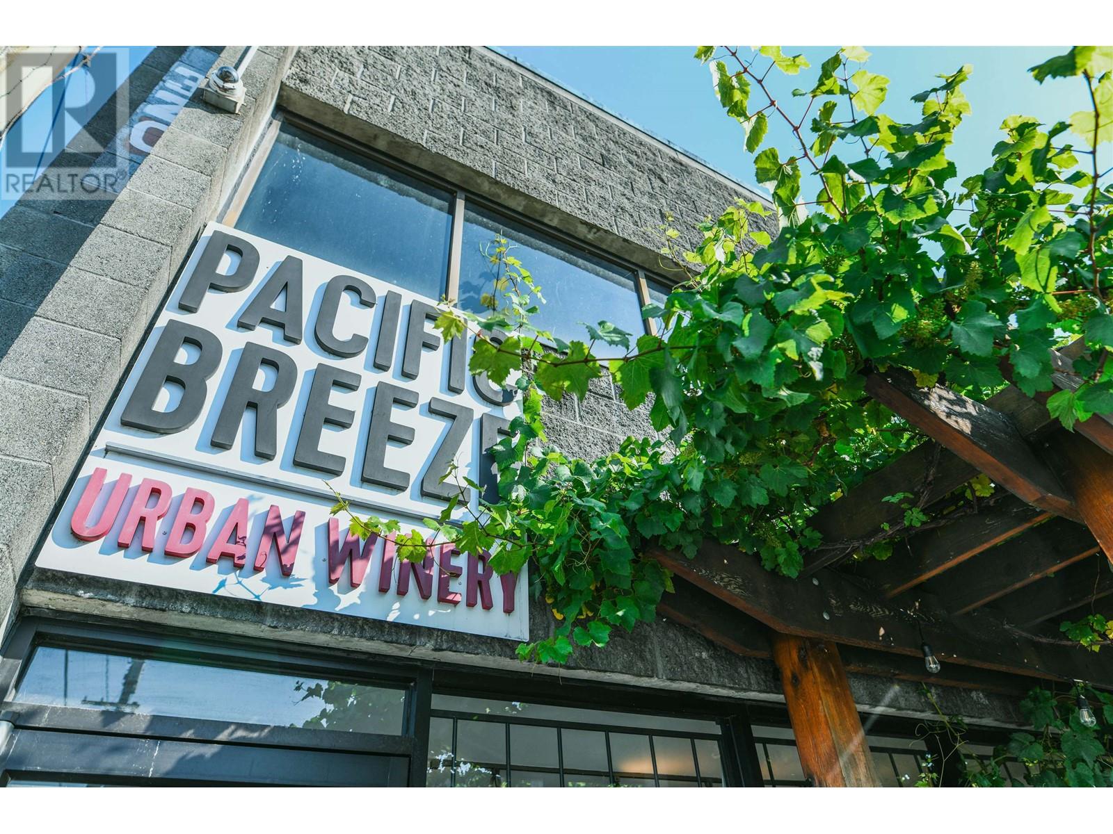 6 320 STEWARDSON WAY