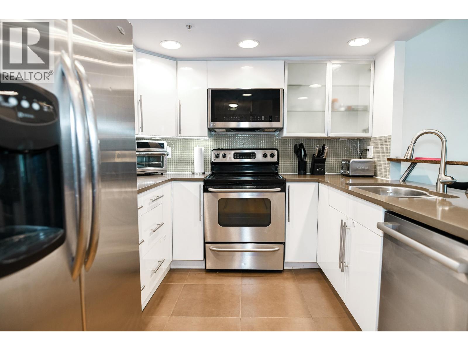 202 1188 QUEBEC STREET