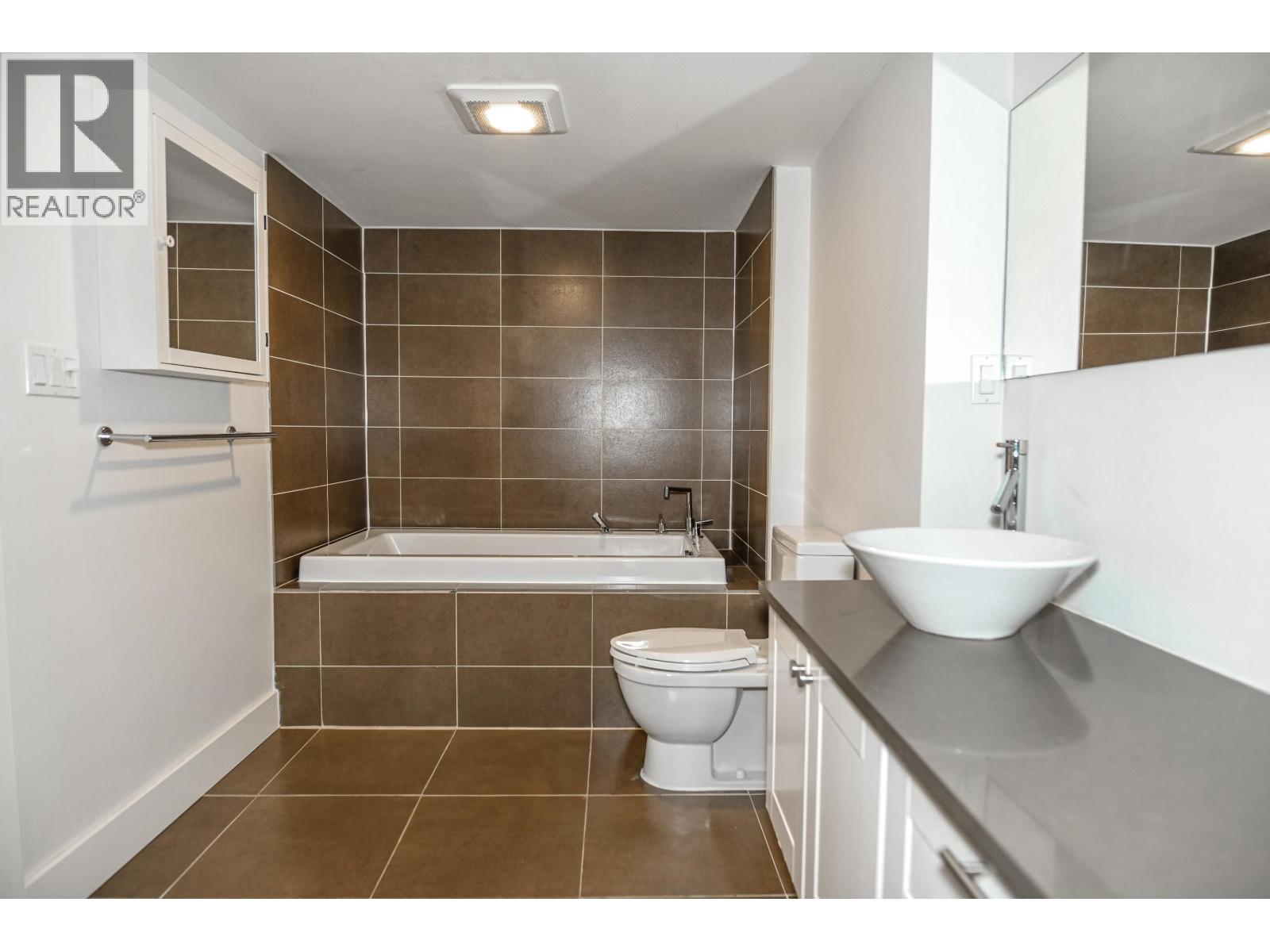 202 1188 QUEBEC STREET