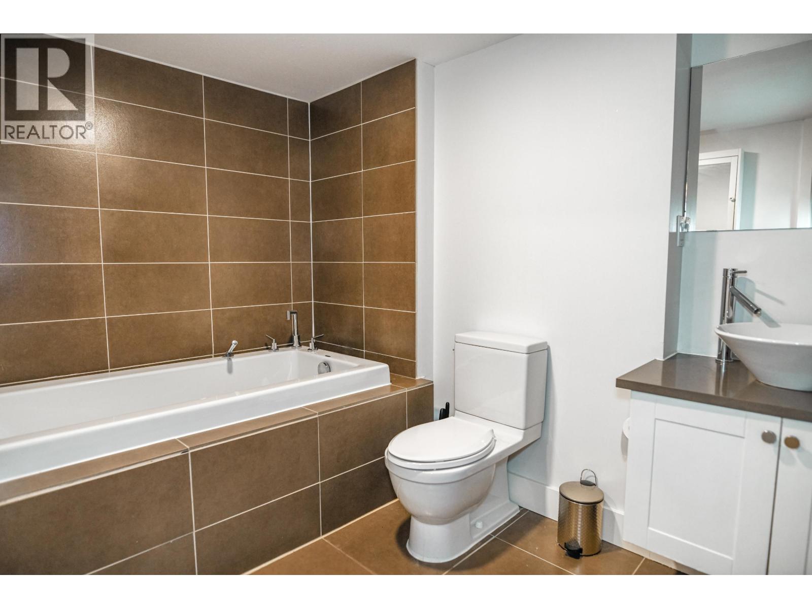 202 1188 QUEBEC STREET