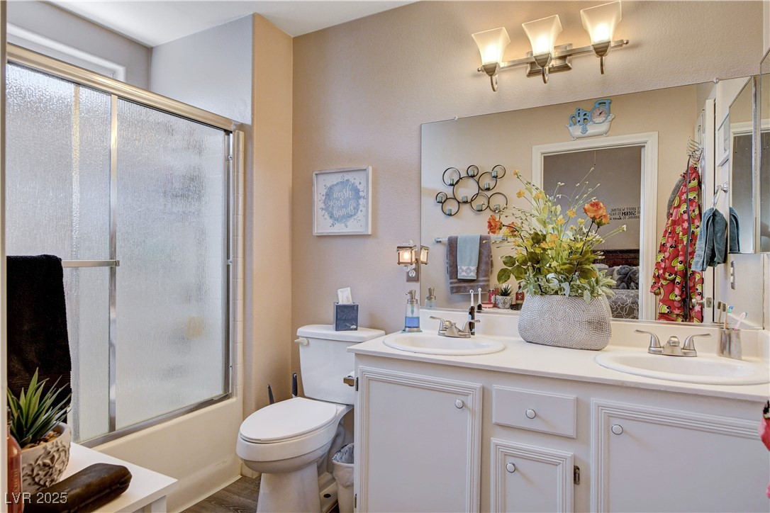 5009 Royal Lake Avenue