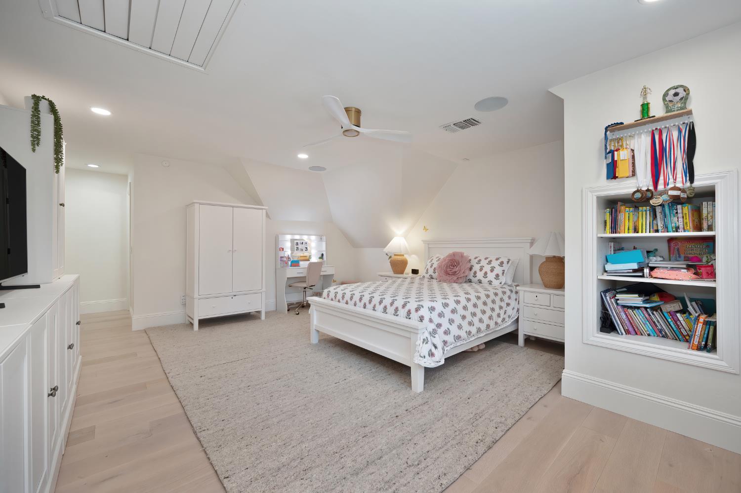 8060 Shelborne Drive