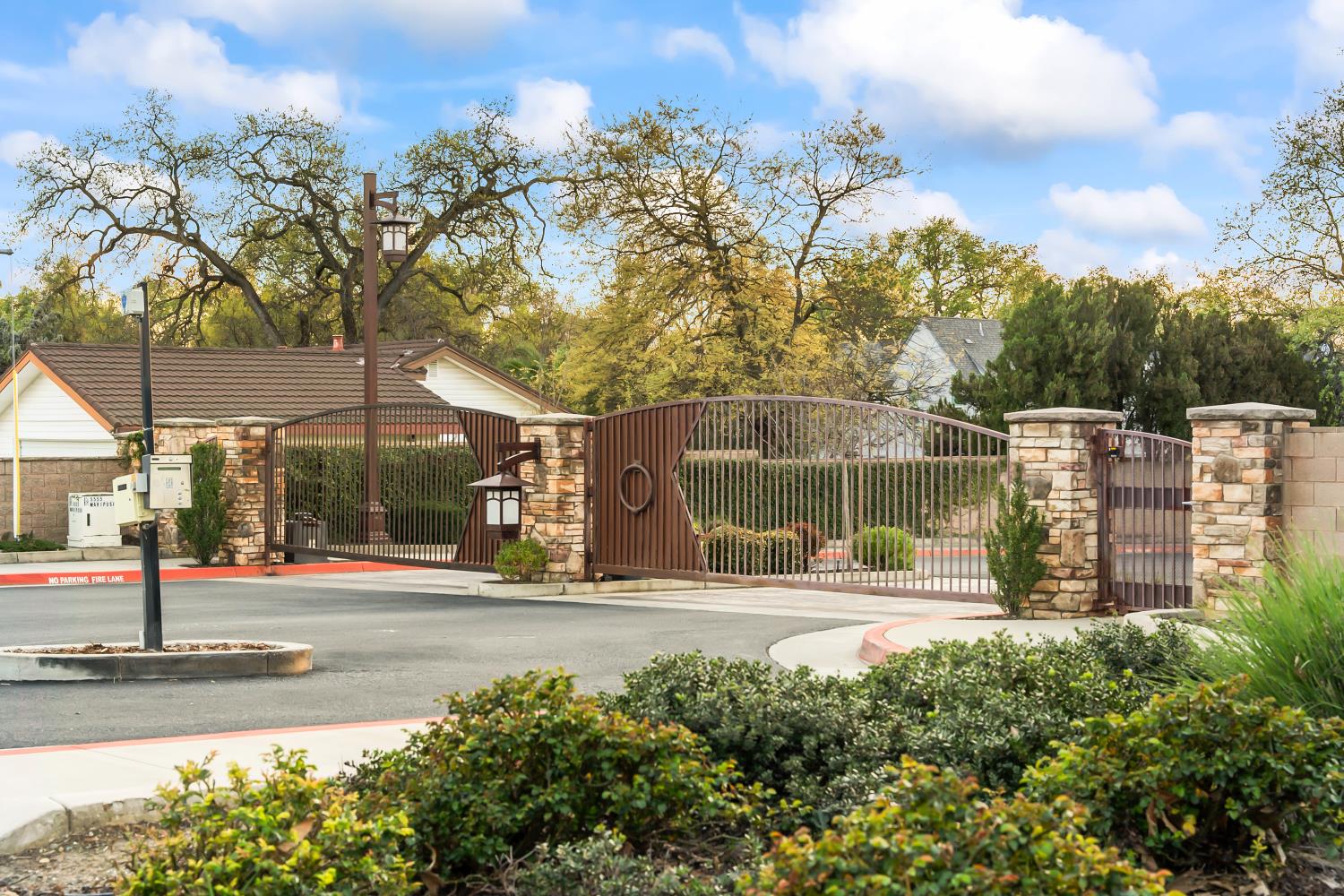 5520 Twin Bridges Loop