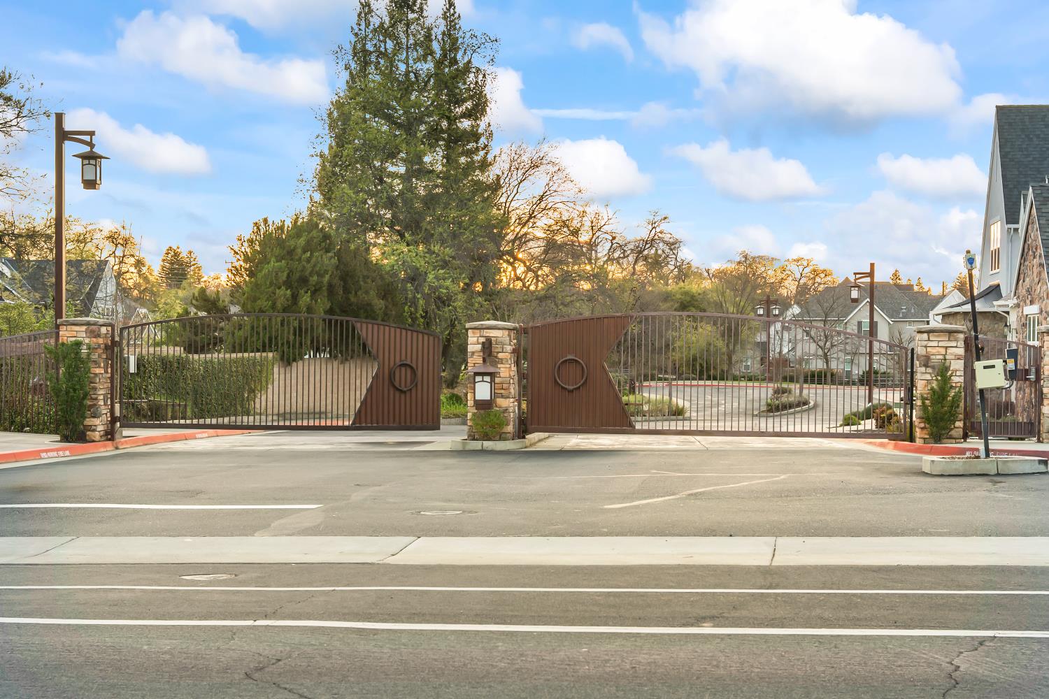 5520 Twin Bridges Loop