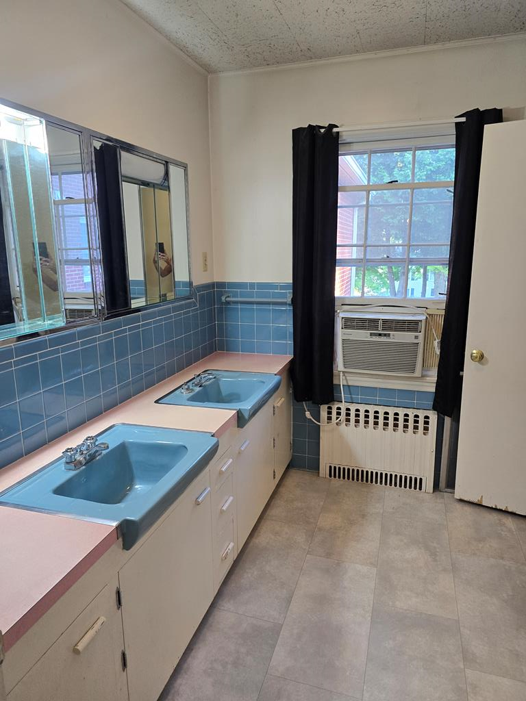 73 High St