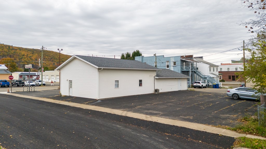 523 S Main St, Athens