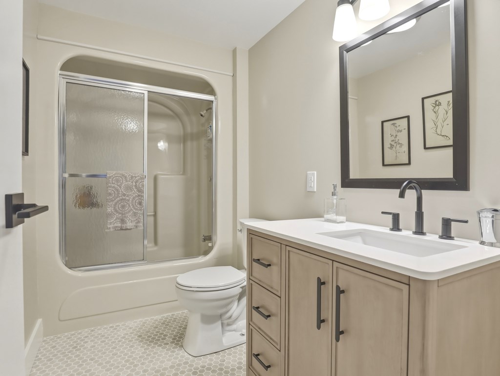 1383 Orange Hill