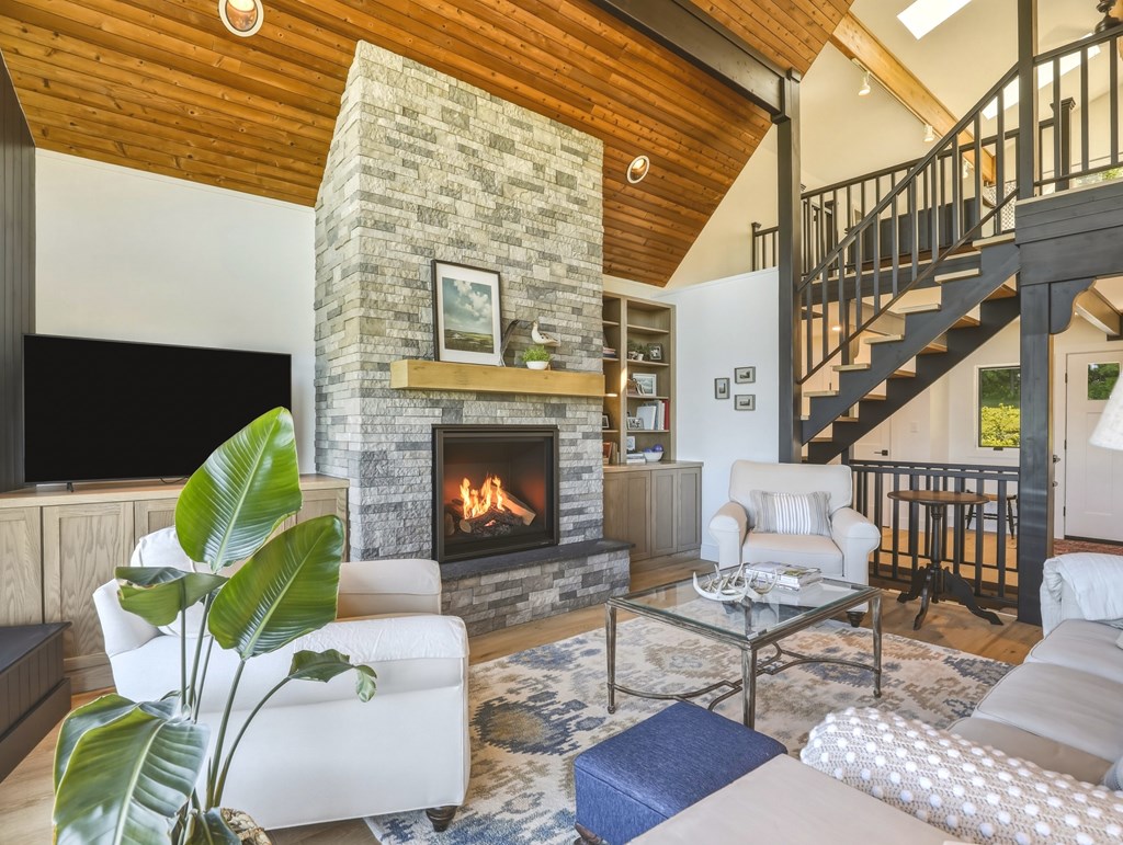 1383 Orange Hill