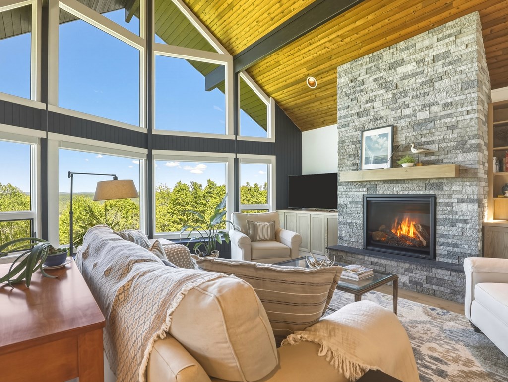 1383 Orange Hill