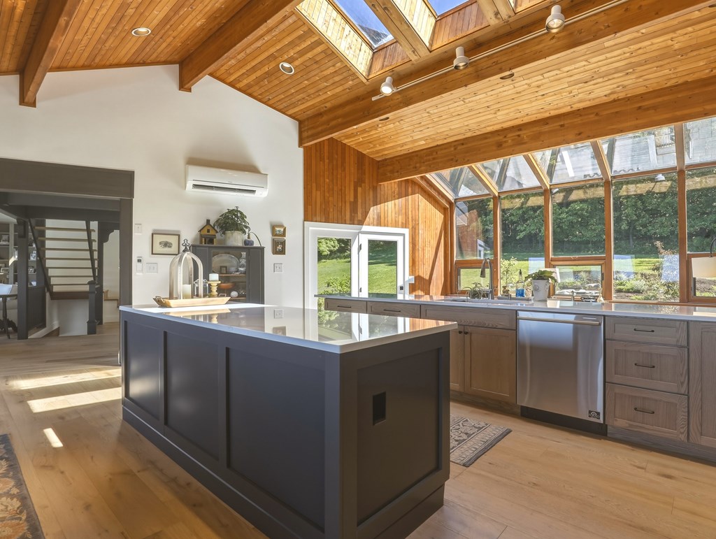 1383 Orange Hill
