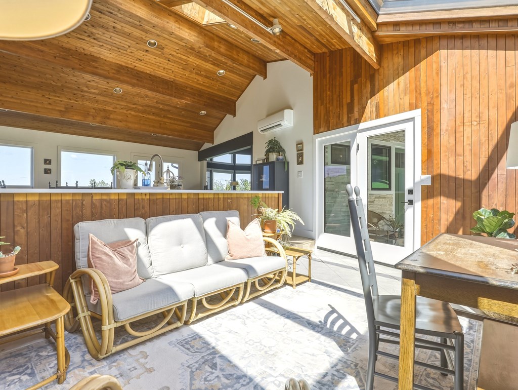 1383 Orange Hill