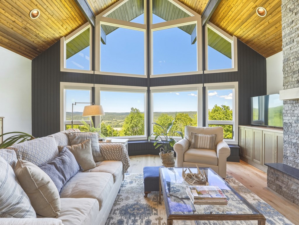 1383 Orange Hill