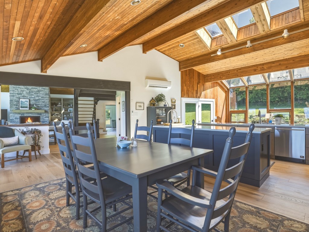1383 Orange Hill