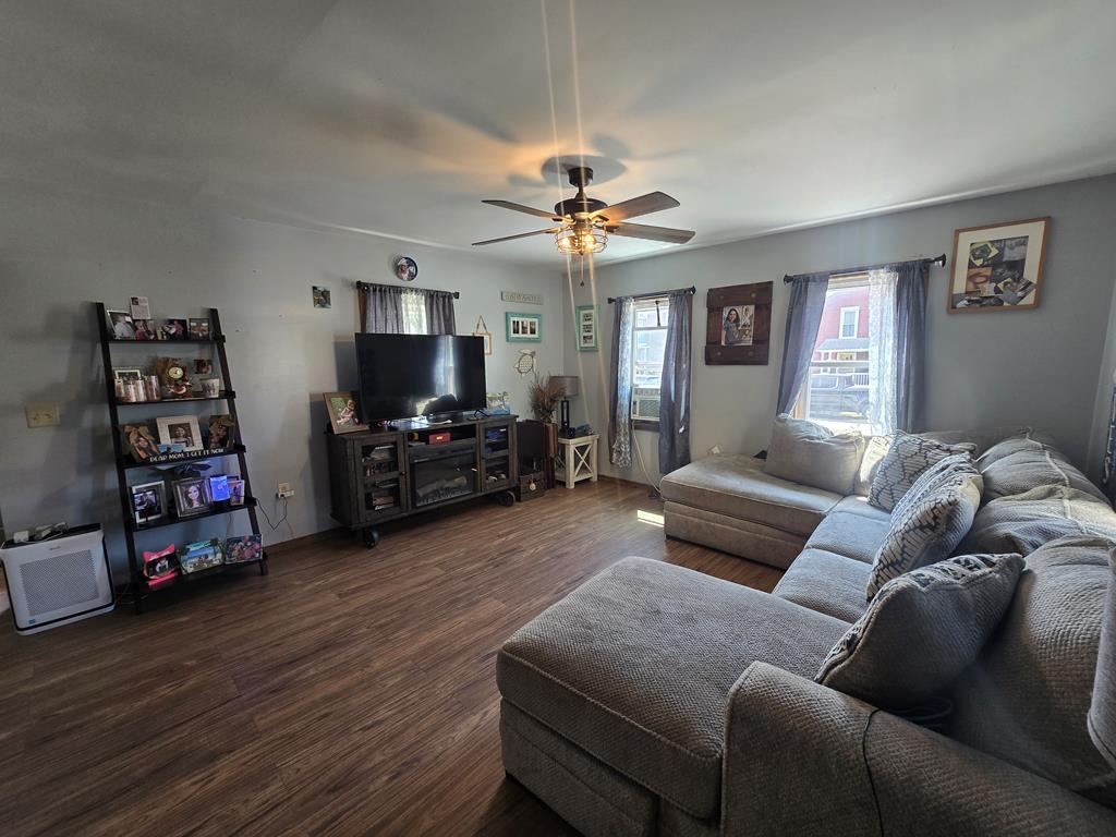 124 N Higging Ave