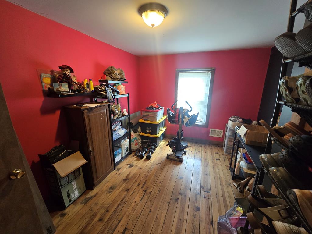 124 N Higging Ave