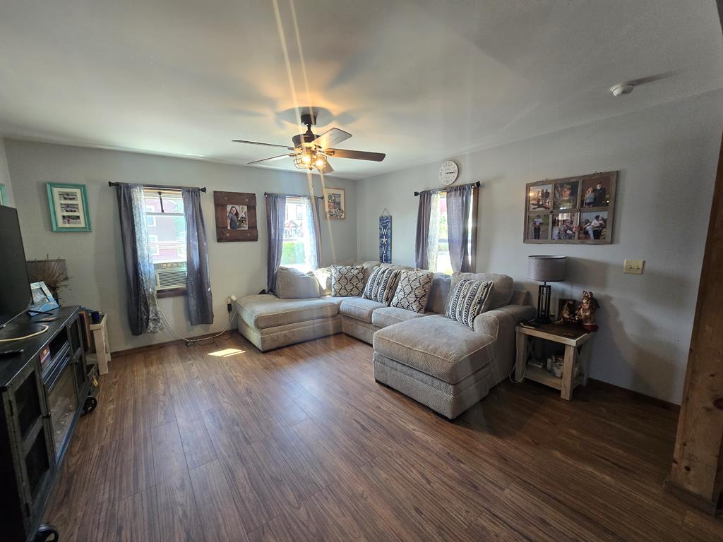 124 N Higging Ave