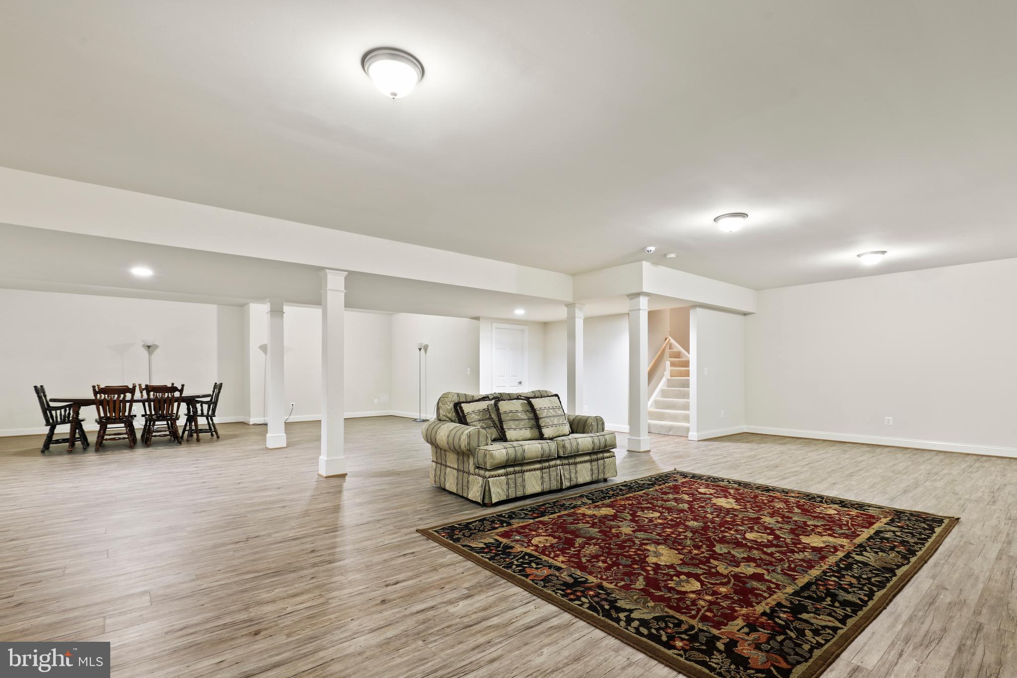 8905 Laurel Overlook Dr