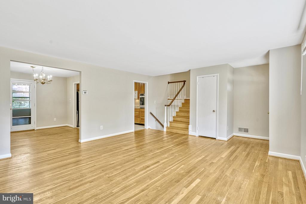 1408 MAYFLOWER DR