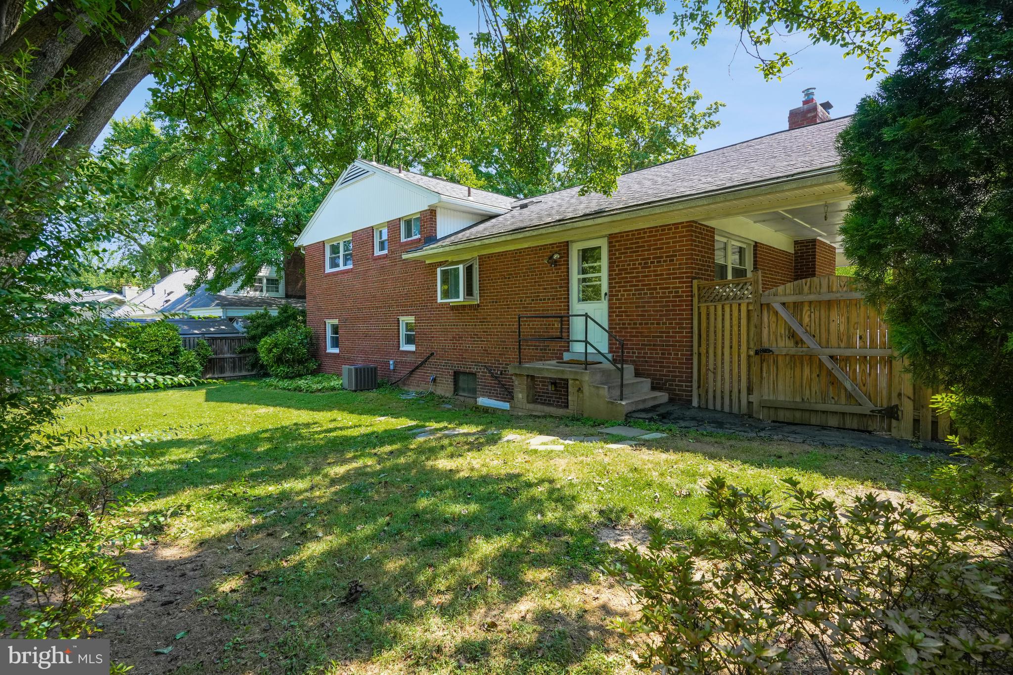 1408 MAYFLOWER DR