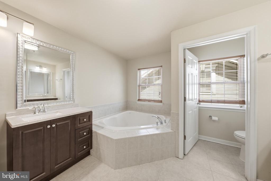 8986 HARROVER PLACE Unit: 86B