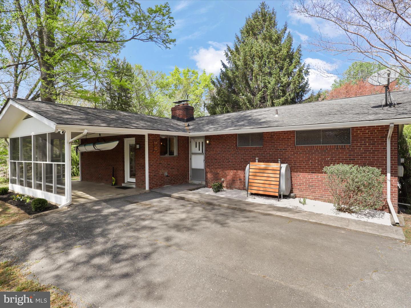 1952 Donna Ln