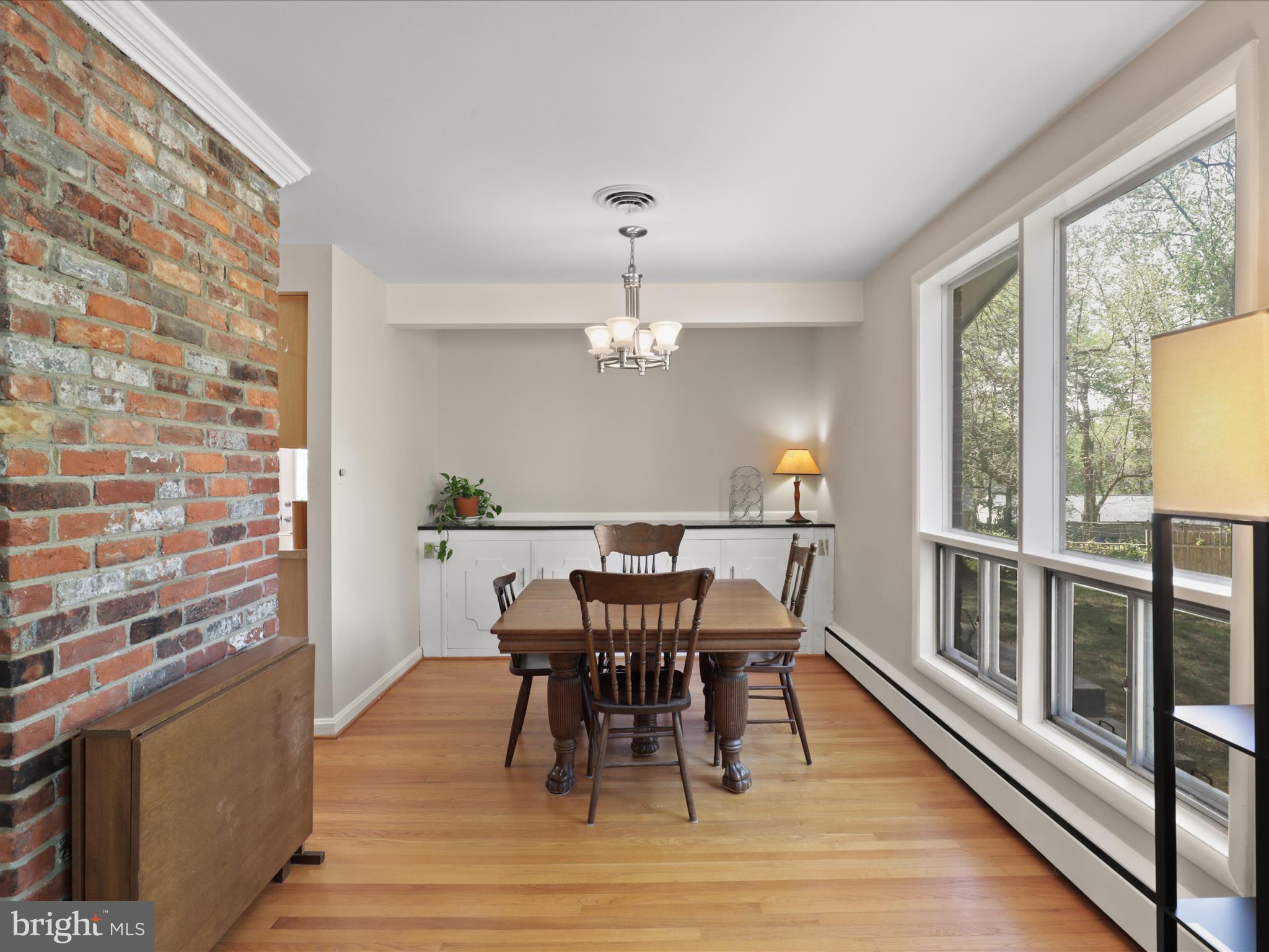 1952 Donna Ln